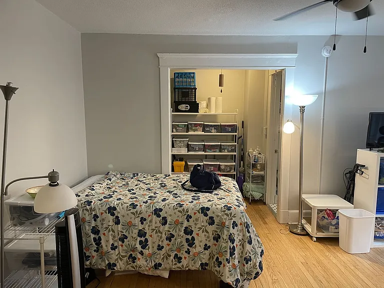 100 Howe Street — Photo 71