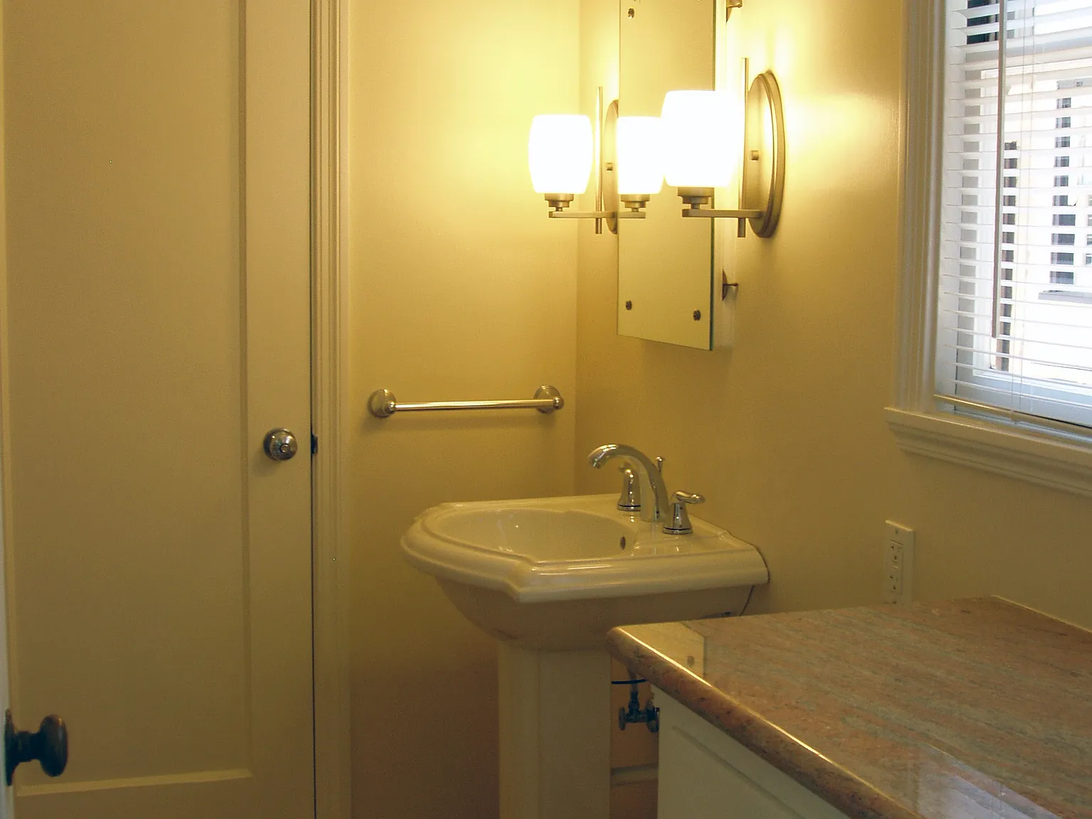 1 bed, 800 sqft, $1,800 — Photo 4