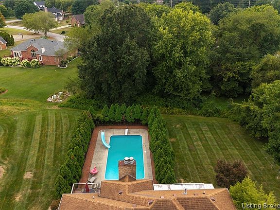 5th image of 2404 Plum Woods Drive