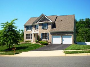 19210 Potomac Crest Dr, Triangle, VA 22172