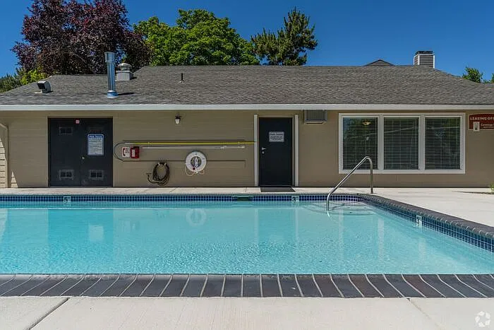 2 bed, 1.0 bath, 973 sqft, $1,750 — Photo 2