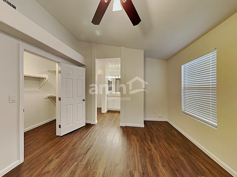 2107 E Catclaw St — Photo 9