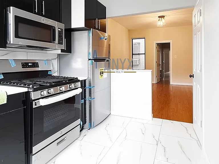1677 Gates Ave #2L — Photo 3