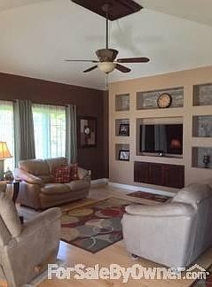 LR with built in Entertainment Center