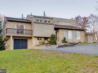 12498 Howard Lodge Dr, Sykesville, MD 21784