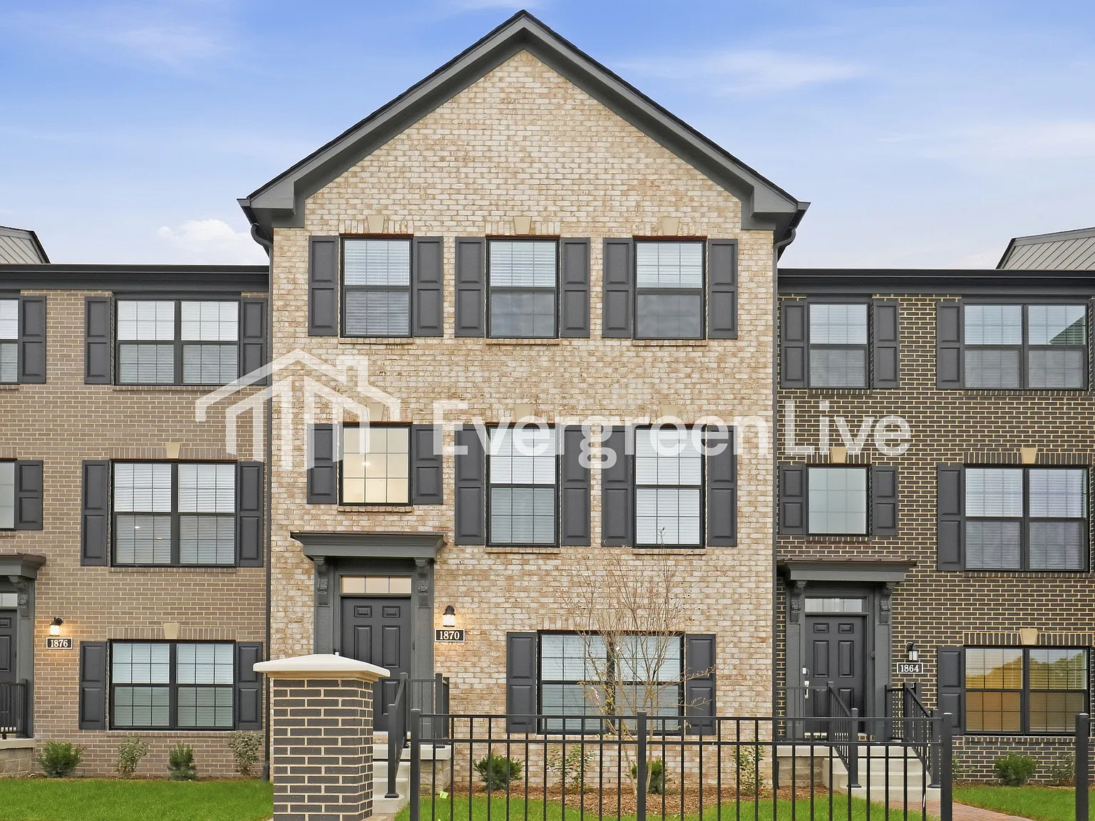 3 bed, 3.0 bath, 1743 sqft, $2,135 — Photo 2