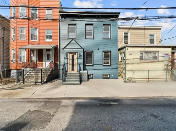 11 Cedar St, Yonkers, NY 10701
