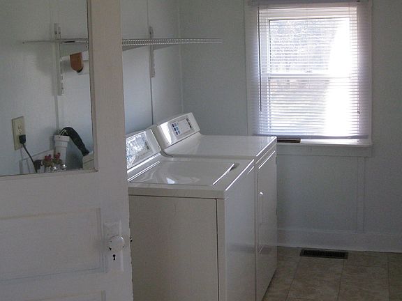 Utility with Washer/Dryer