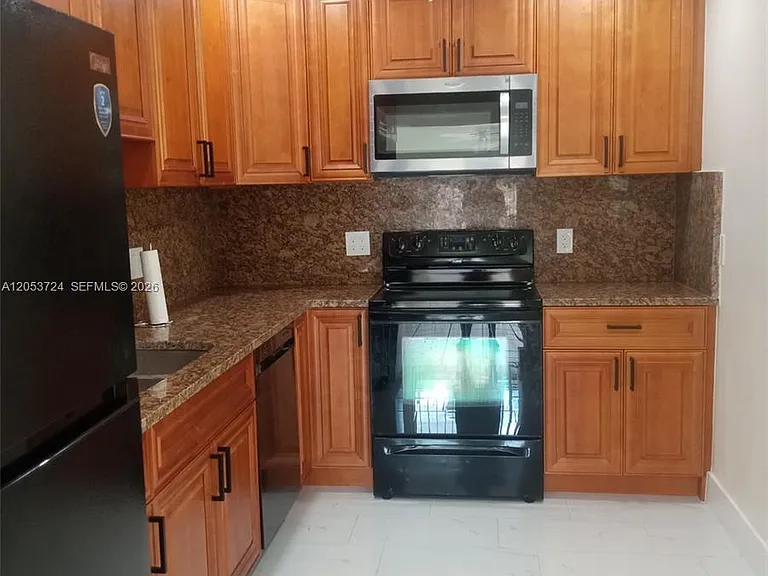 6123 SW 4th Pl — Photo 5