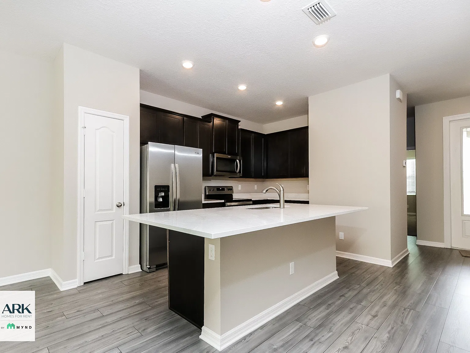 3 bed, 2.0 bath, 1494 sqft, $2,395 — Photo 3