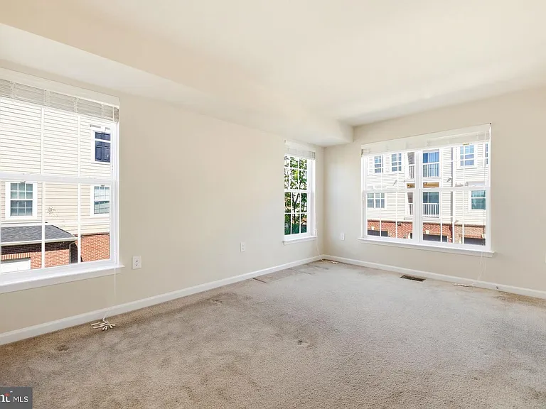 43487 Town Gate Sq — Photo 37