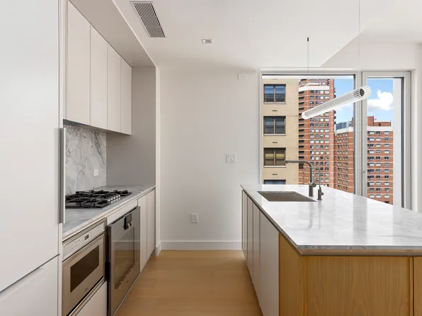 250 East 25th Street 9D image 3 of 14