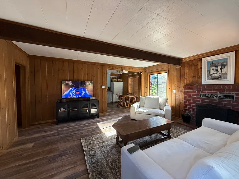 545 W Victoria Ct #1 — Photo 3