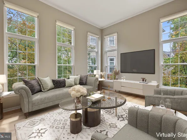 5022 Barbour Dr #B, Alexandria, VA 22304