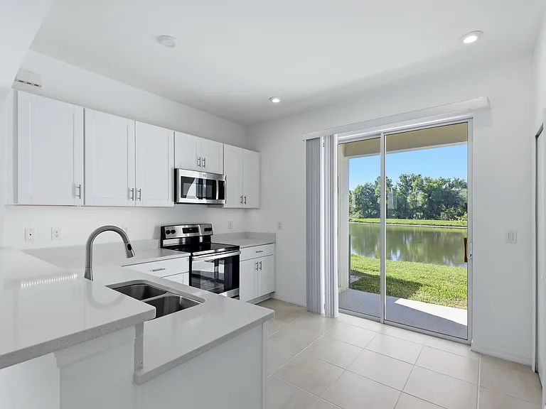 6135 Fairmont Ln — Photo 16