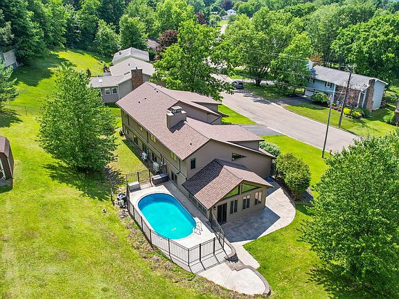 5th image of 3852 Pembrooke Ln
