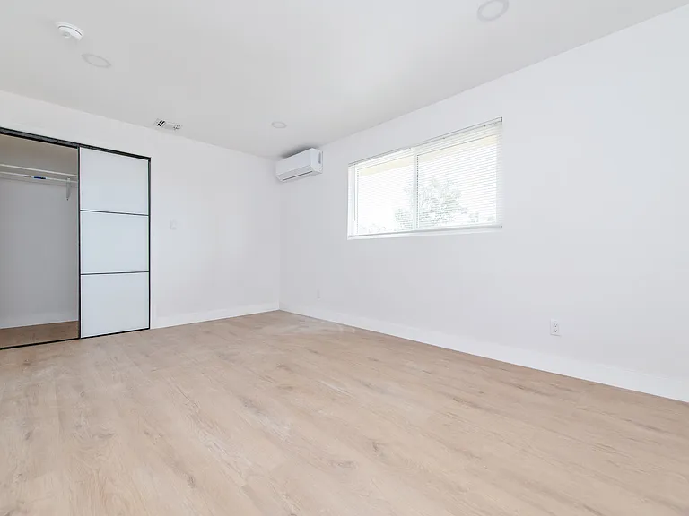 7539 Palmetto Ave #1 — Photo 11