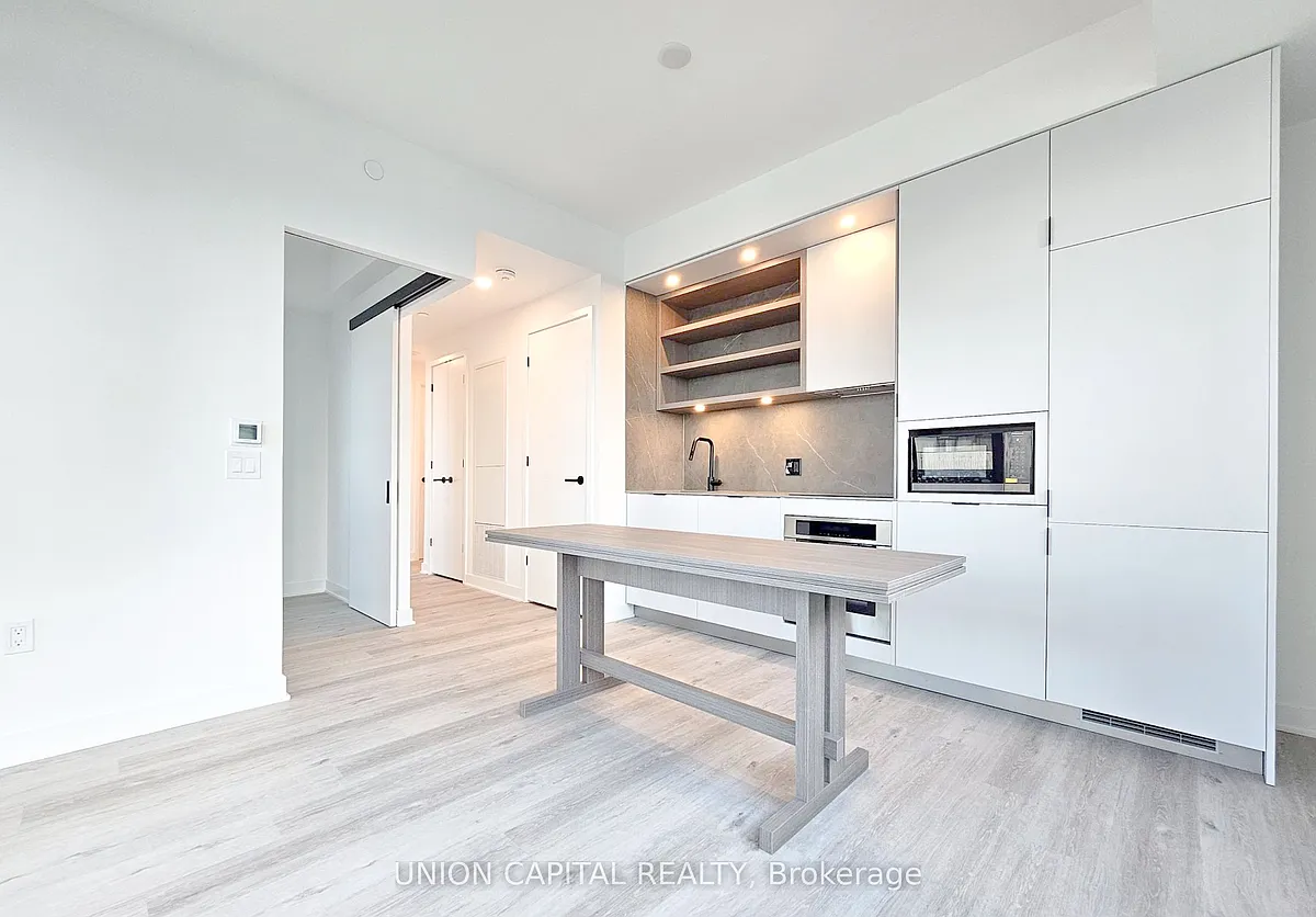 Photo 1 of 13 - 55 Charles St E #4609 - Toronto, ON Primary Photo - 55 Charles St E #4609