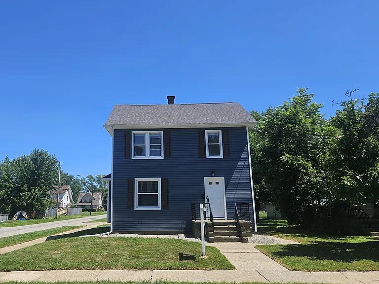 905 Belvedere Ave SE — Photo 1