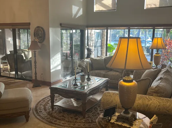 1799 Harbor Cir E, Largo, FL 33770