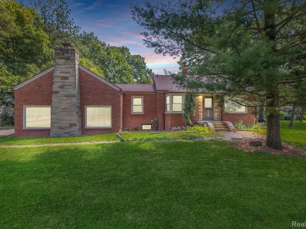 8396 N Seymour Rd, Flushing, MI 48433