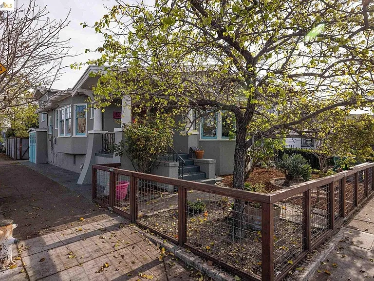 4326 Market St — Photo 2