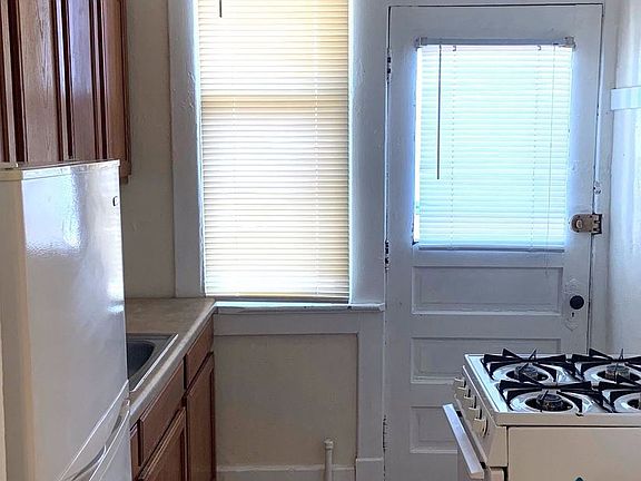 3rd image of 300 S 16th St APT 304