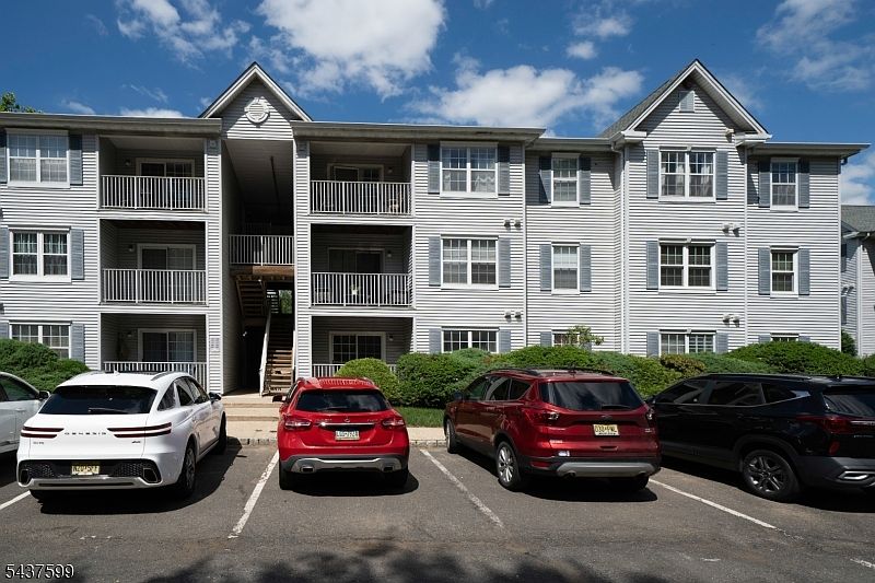 1st image of 110 Stratford Pl