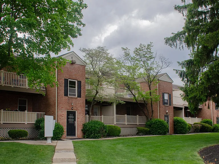 Parkside Manor Apartments — Photo 6