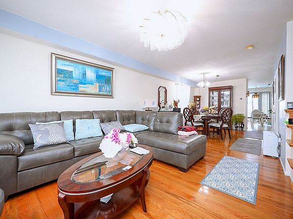5th image of 265 Osgood Ave