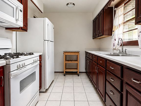 4th image of 2295 177th St