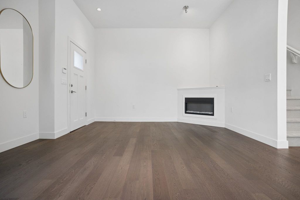 7168 Lynnwood Dr #18, Richmond, BC - View 4