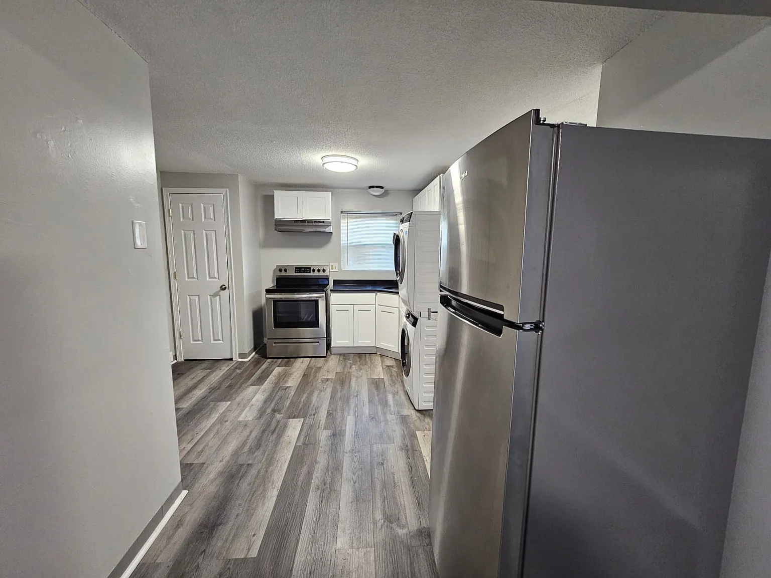 2 bed, 900 sqft, $2,200 — Photo 4