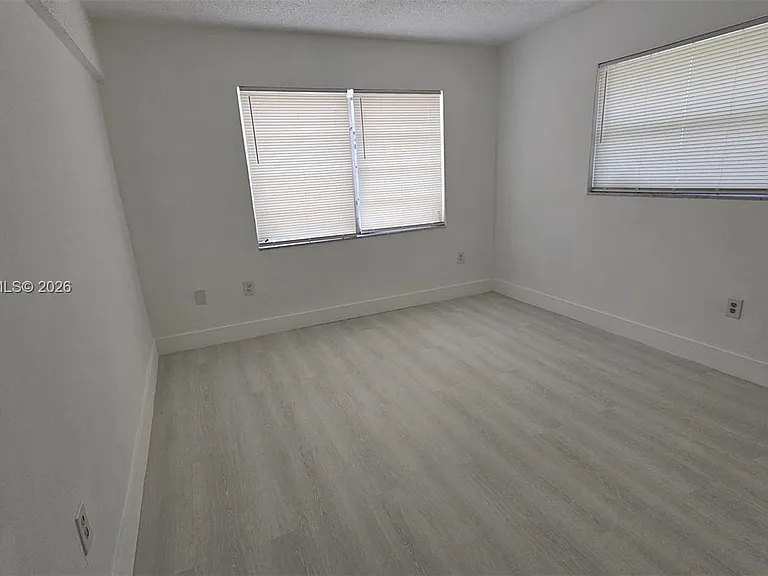 1000 W 28th St #17 — Photo 18