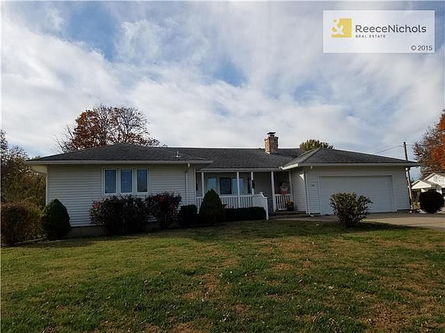 Steel Siding, Vinyl Windows and Porch Railings =Maintenance Free!