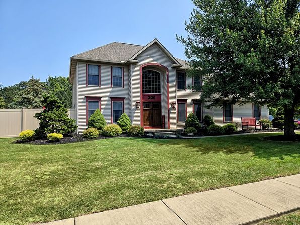 326 Canterbury Dr