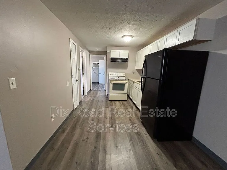 735 Trumbull St #1 — Photo 6
