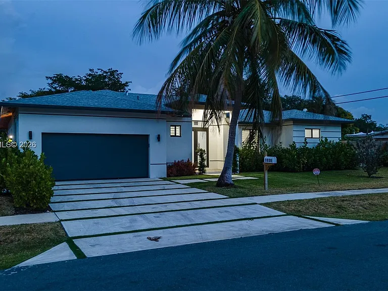 1930 SW 36th Ave — Photo 10