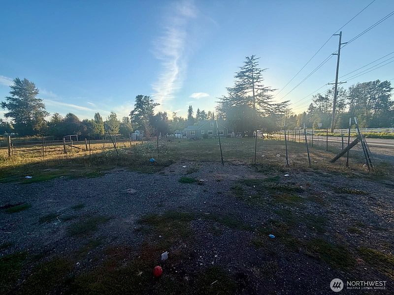 5th image of 9602 Waller Road E