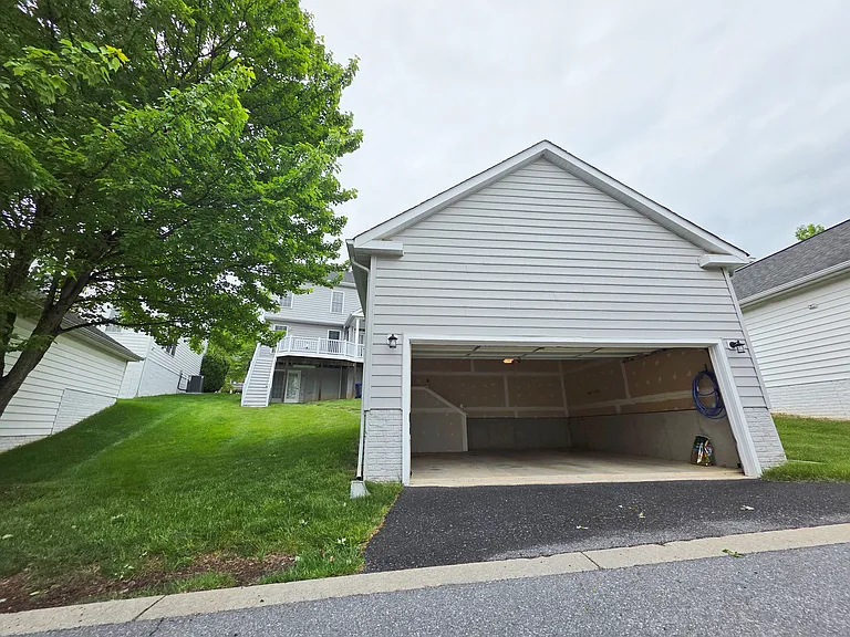 12318 Cherry Branch Dr — Photo 34