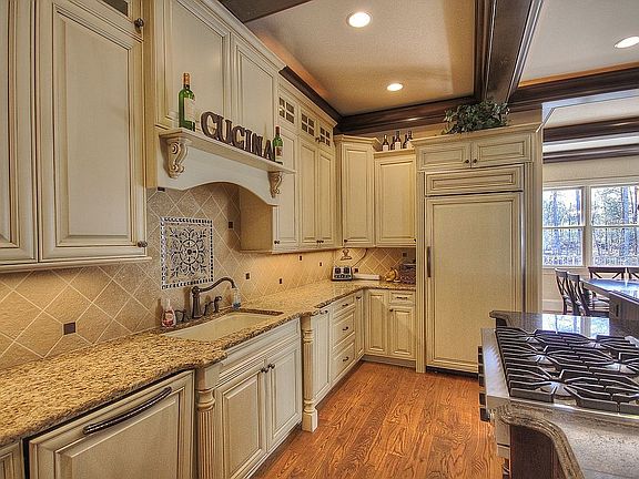 5th image of 142 Cherry Tree Dr