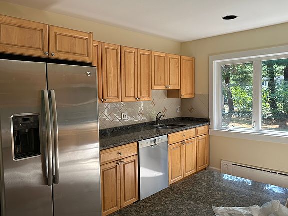 4th image of 65 Brown St
