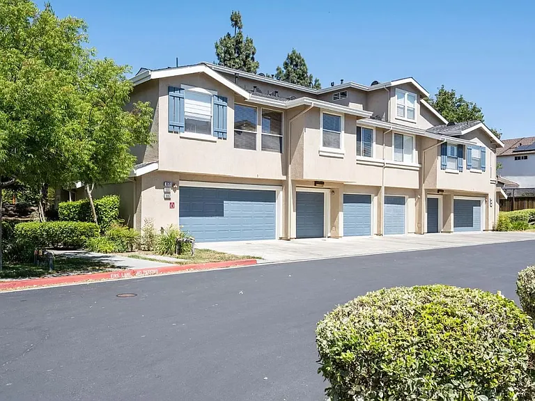 1079 Esparanza Way — Photo 1