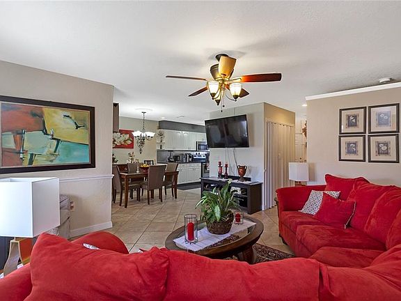 5th image of 228 Dawn Ct
