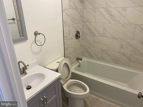 5th image of 1223 W Silver St #1