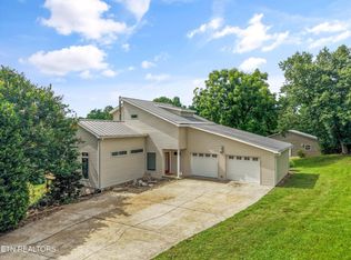 3133 High View Dr, Louisville, TN 37777