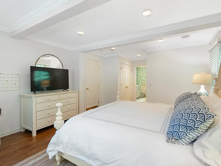44 Midhampton Ave — Photo 14