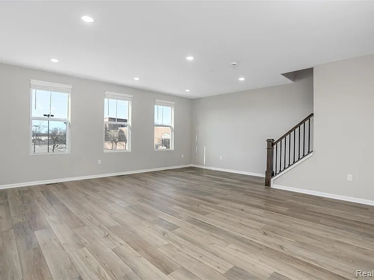 43173 Atwood Ave — Photo 16