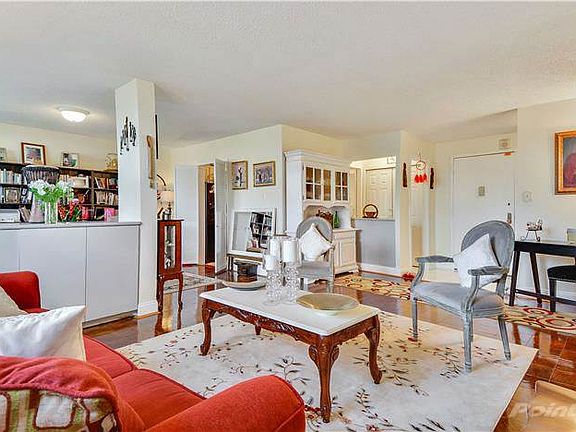 920-N Living Room - 2