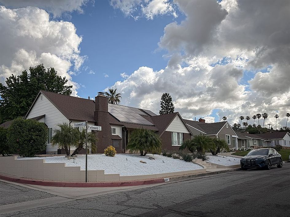 1st image of 325 Parkwood Dr
